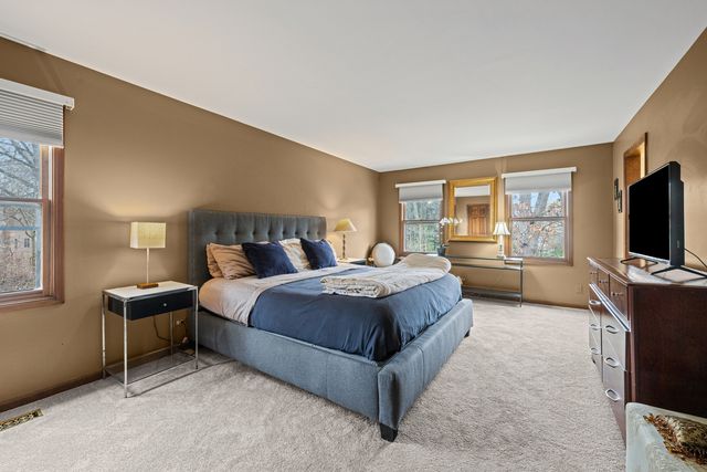 220 Dover Circle, Lincolnshire, IL 60069