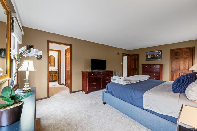 220 Dover Circle, Lincolnshire, IL 60069