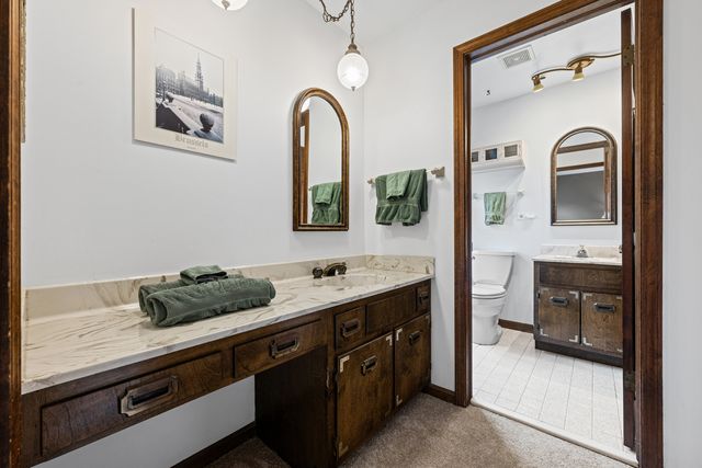 220 Dover Circle, Lincolnshire, IL 60069