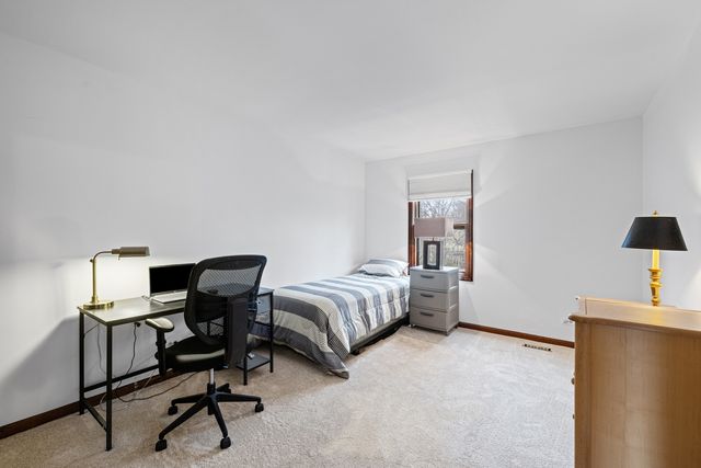 220 Dover Circle, Lincolnshire, IL 60069