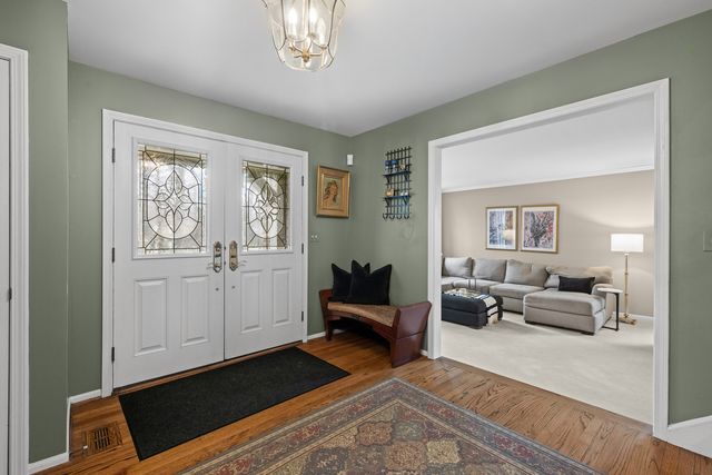 220 Dover Circle, Lincolnshire, IL 60069