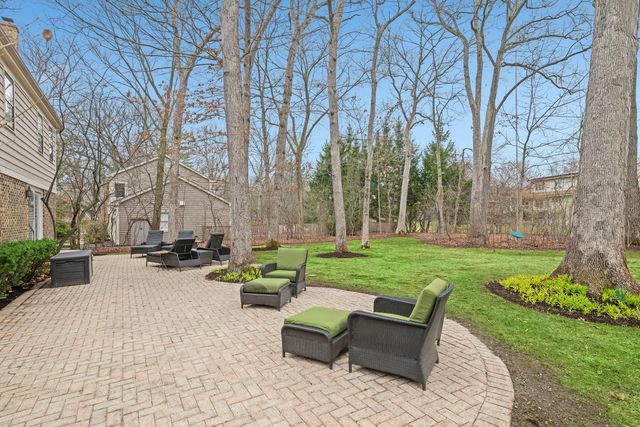 220 Dover Circle, Lincolnshire, IL 60069