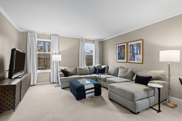 220 Dover Circle, Lincolnshire, IL 60069