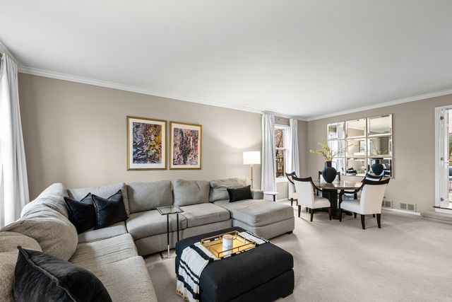 220 Dover Circle, Lincolnshire, IL 60069