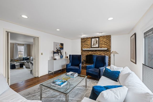 220 Dover Circle, Lincolnshire, IL 60069