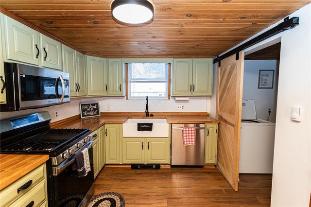 1001 Springfield Pike, Connellsville, PA 15425