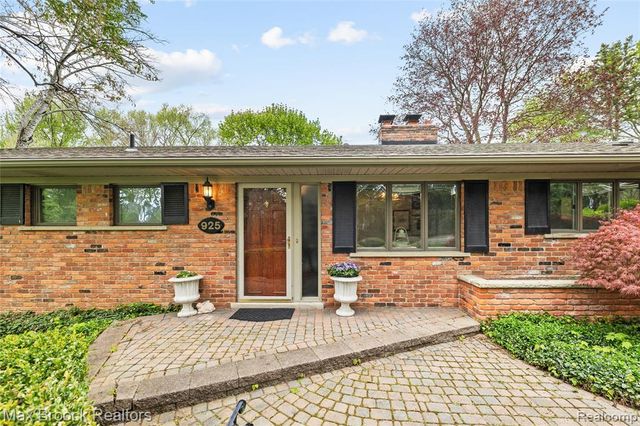 925 Westview Road, Bloomfield Hills, MI 48304