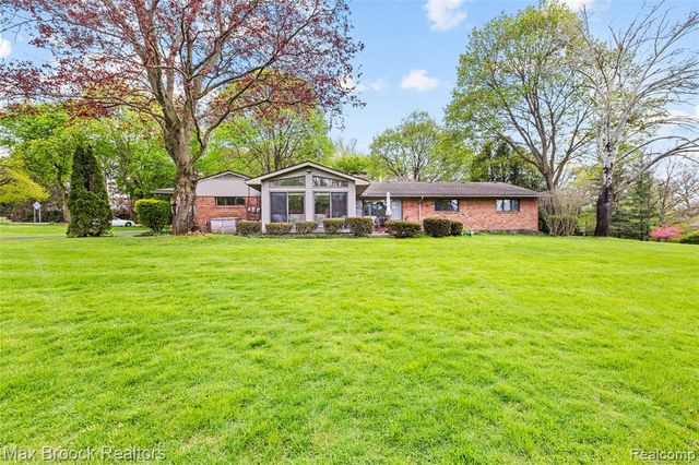 925 Westview Road, Bloomfield Hills, MI 48304