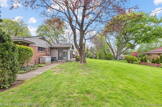 925 Westview Road, Bloomfield Hills, MI 48304