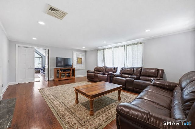 54 Kenmore Road, Bloomfield, CT 06002