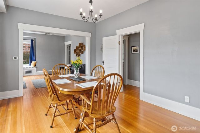 324 NE 50th Street, Seattle, WA 98105