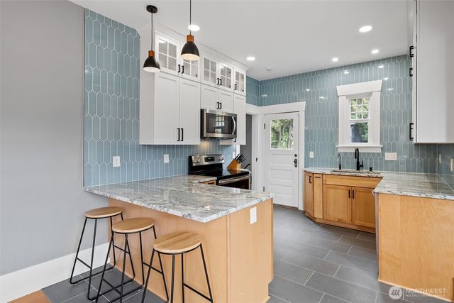 324 NE 50th Street, Seattle, WA 98105