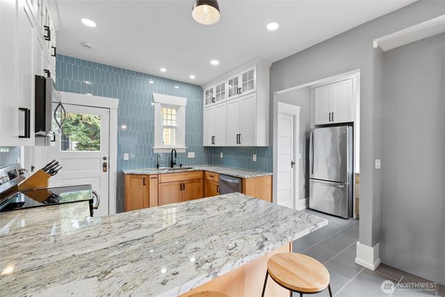 324 NE 50th Street, Seattle, WA 98105