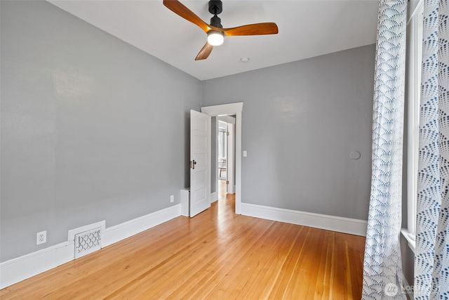 324 NE 50th Street, Seattle, WA 98105