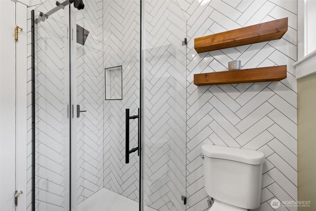 324 NE 50th Street, Seattle, WA 98105