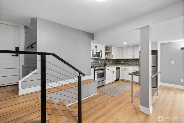 324 NE 50th Street, Seattle, WA 98105