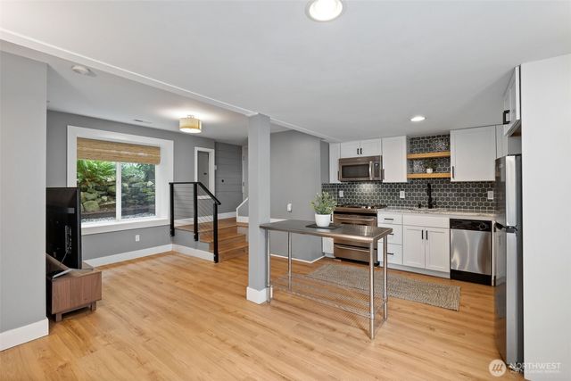 324 NE 50th Street, Seattle, WA 98105