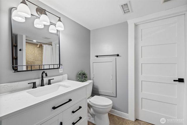 324 NE 50th Street, Seattle, WA 98105