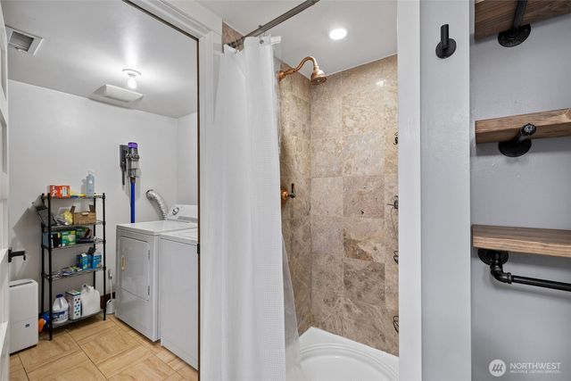 324 NE 50th Street, Seattle, WA 98105