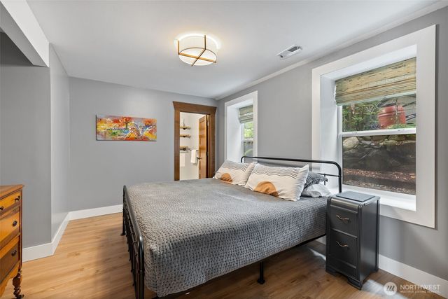 324 NE 50th Street, Seattle, WA 98105