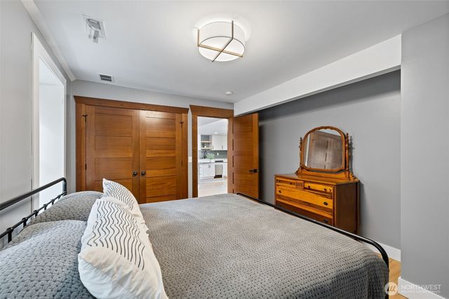 324 NE 50th Street, Seattle, WA 98105