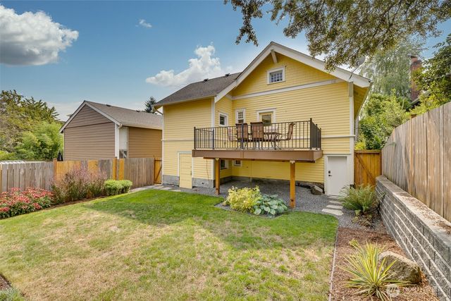 324 NE 50th Street, Seattle, WA 98105