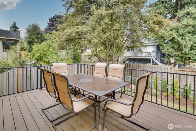 324 NE 50th Street, Seattle, WA 98105