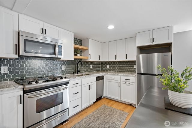 324 NE 50th Street, Seattle, WA 98105