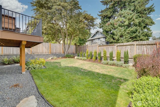 324 NE 50th Street, Seattle, WA 98105