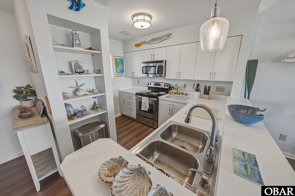 Image 5 of property listing at 432 Pirates Way # 432A, Manteo, NC 27954