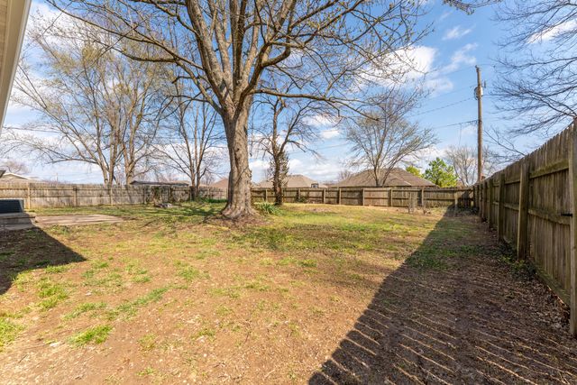 800 Aspen Court, Nixa, MO 65714