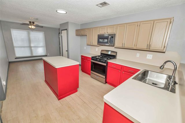 5216 Spring Branch Drive, Pearland, TX 77584