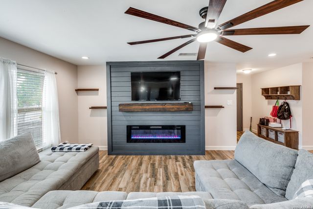 15879 Lomita Springs, San Antonio, TX 78247