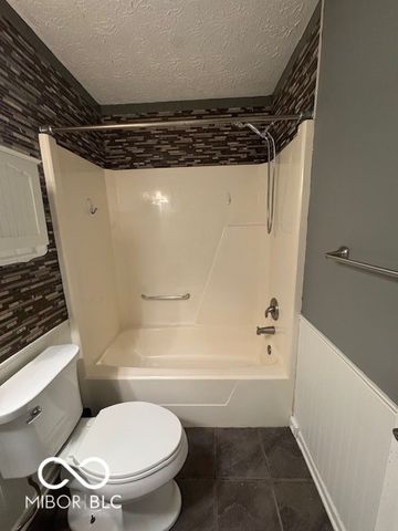 6820 Troon Way, Indianapolis, IN 46237