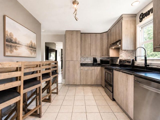 1844 S JEFFERSON STREET, Appleton, WI 54915