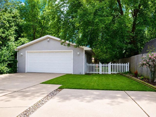 1844 S JEFFERSON STREET, Appleton, WI 54915