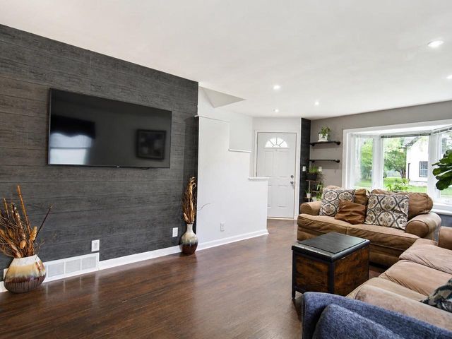 1844 S JEFFERSON STREET, Appleton, WI 54915