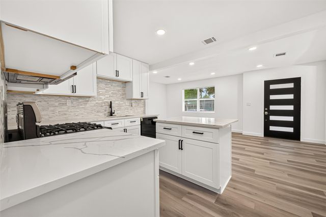 3107 Sunnydale Drive, Houston, TX 77051
