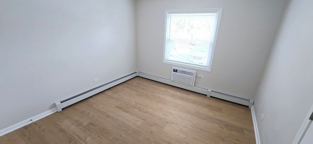 318 W Naperville Road 8, Westmont, IL 60559