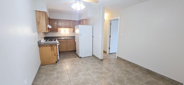 318 W Naperville Road 8, Westmont, IL 60559