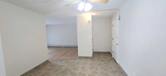 318 W Naperville Road 8, Westmont, IL 60559