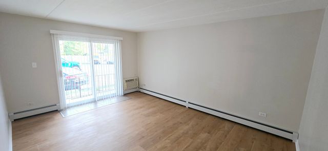 318 W Naperville Road 8, Westmont, IL 60559