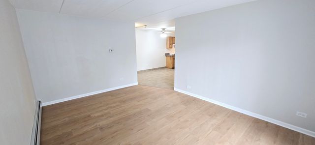 318 W Naperville Road 8, Westmont, IL 60559