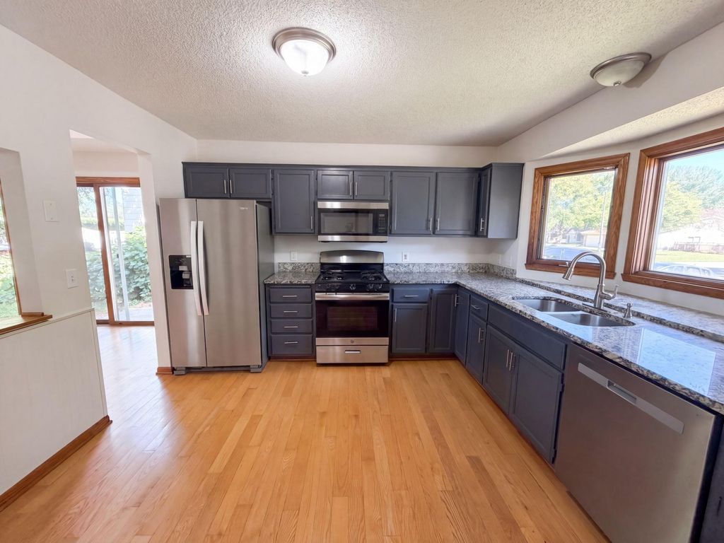 7537 Fairfield Road N, Brooklyn Park, MN 55444 — photo 2