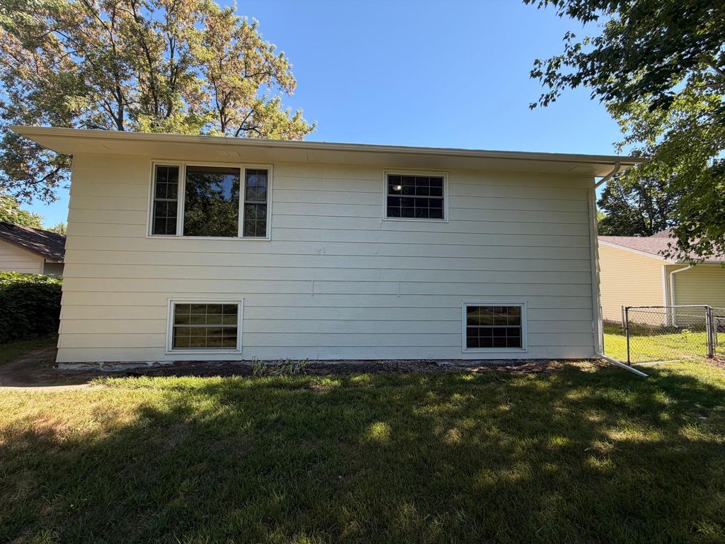 7537 Fairfield Road N, Brooklyn Park, MN 55444 — photo 5
