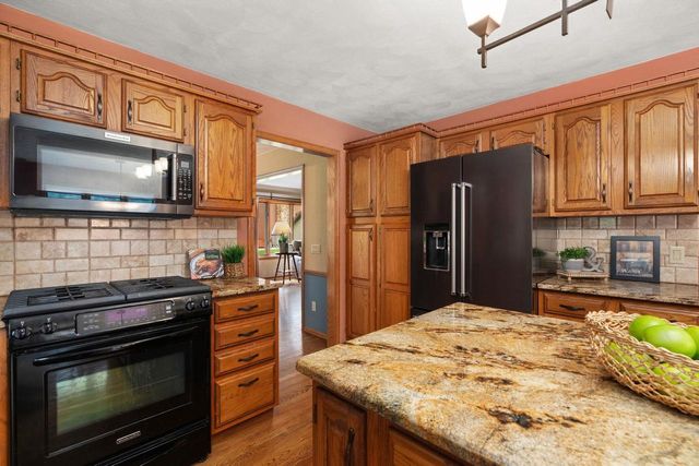 22 Stacy Lane, Madison, WI 53716