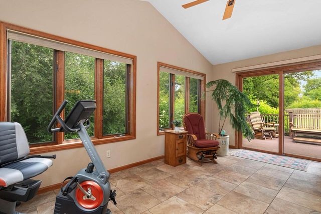 22 Stacy Lane, Madison, WI 53716