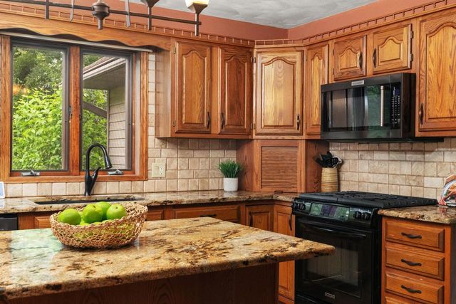 22 Stacy Lane, Madison, WI 53716