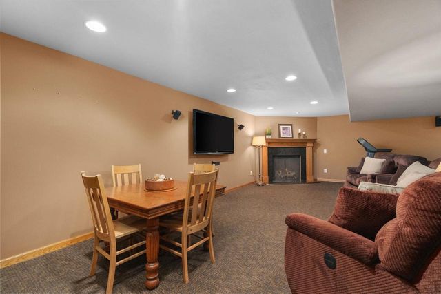 22 Stacy Lane, Madison, WI 53716