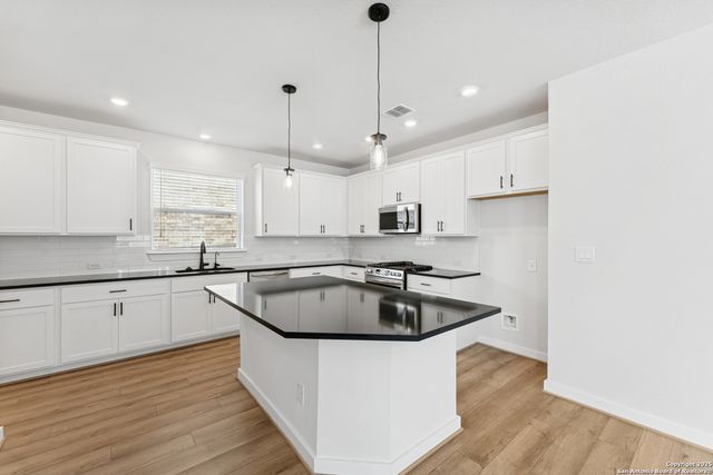 124 Radnor, New Braunfels, TX 78130